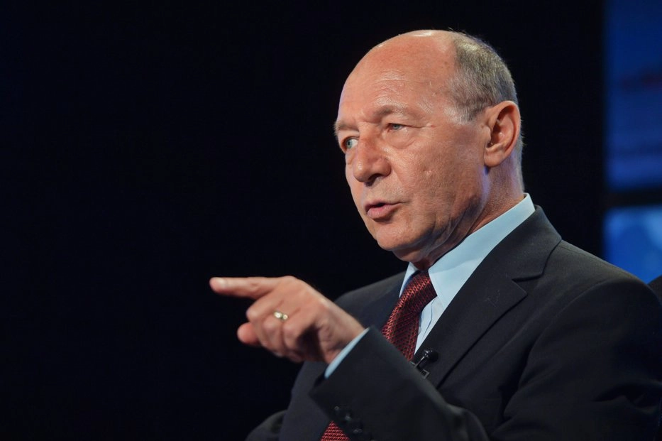 basescu avertizeaza de pericolul recesiunii tehnice si de povara uriasa a dobanzilor