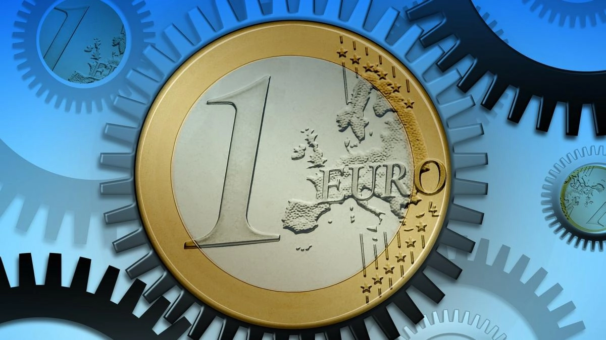 euro atinge cursul simbolic de 1 20 dolari un nivel neintalnit din iunie 2021