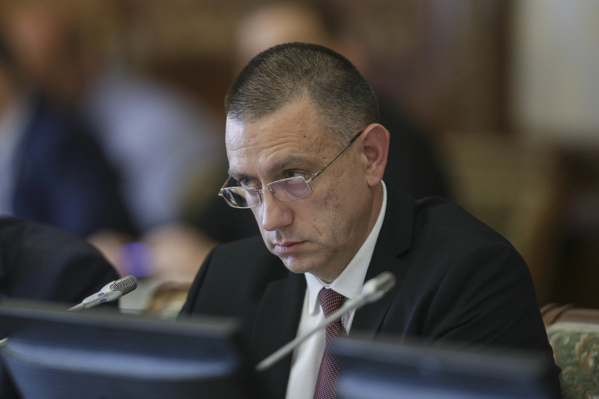 fifor avertizeaza riscul de recesiune in romania creste consumul se prabuseste