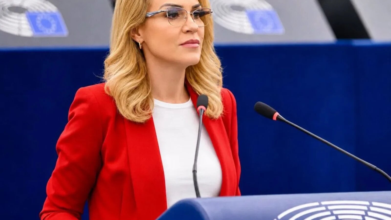 gabriela firea solicitarea suspendarii fondurilor europene pentru romania un act ce poate fi catalogat drept tradare de tara ea cere demersuri de clarificare imediate