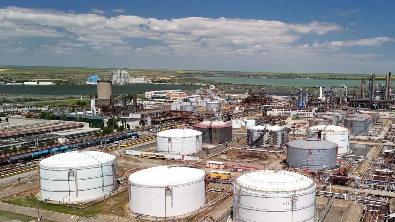investitii majore la petromidia rompetrol rafinare modernizeaza infrastructura de stocare si extinde capacitatea cu 20