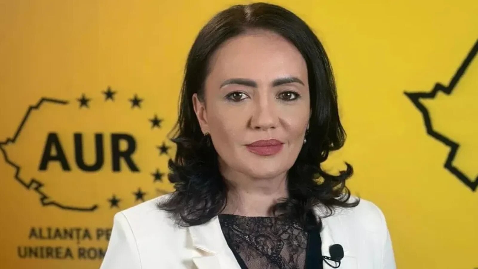 laura gherasim aur acuza ministerul economiei ca ignora controlul parlamentar in cazul externalizarii datelor romanilor la posta romana