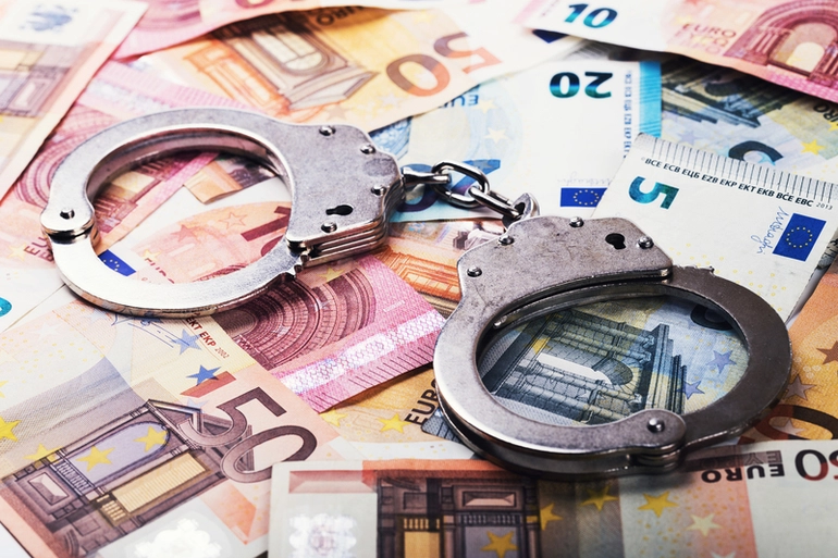 notar din timisoara trimis in judecata pentru prejudiciu de 1 5 milioane de lei la stat prin evaziune fiscala