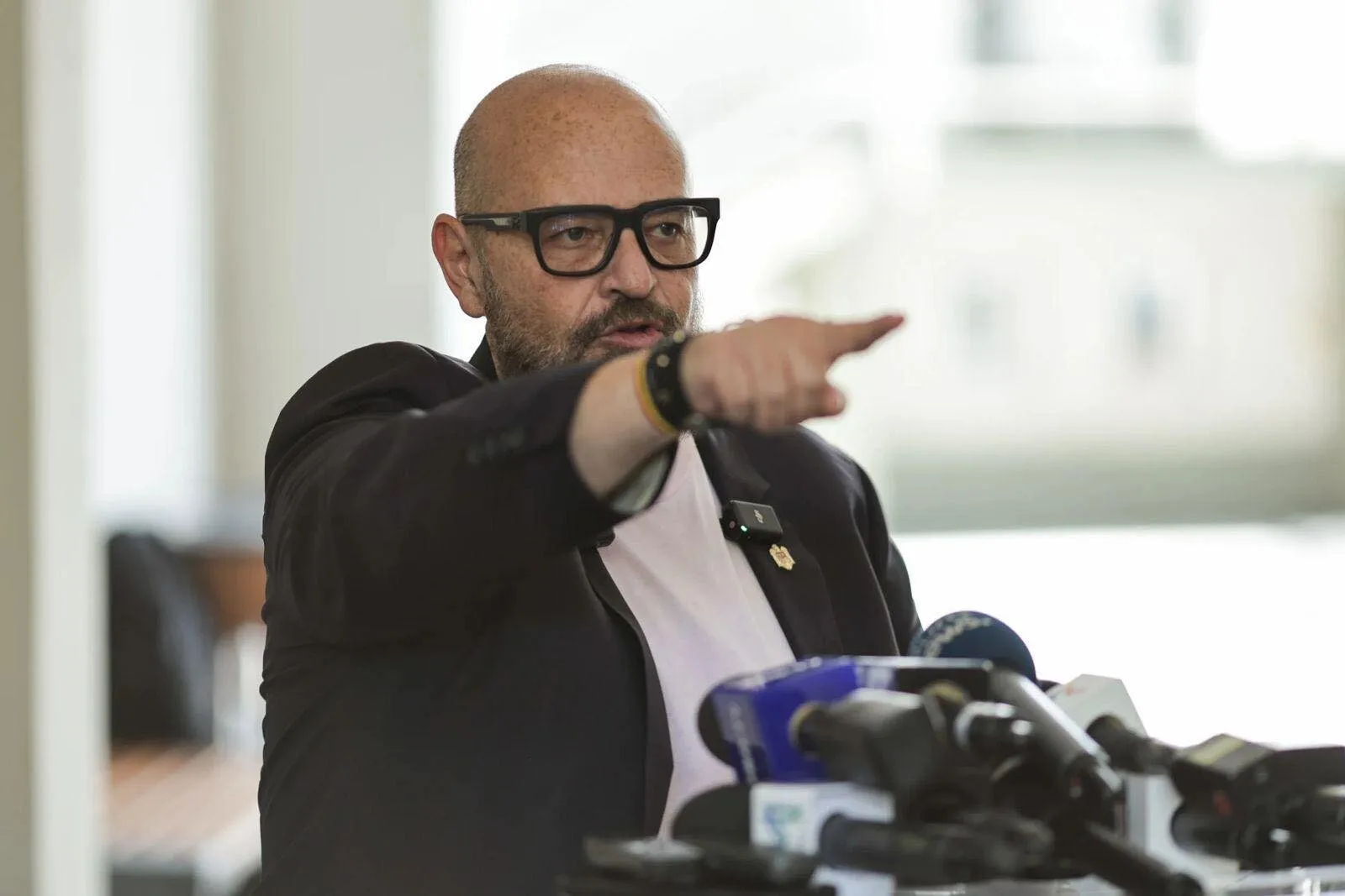 piedone il acuza pe premierul bolojan ca a tradat juramantul si a intors romania cu 20 de ani in urma