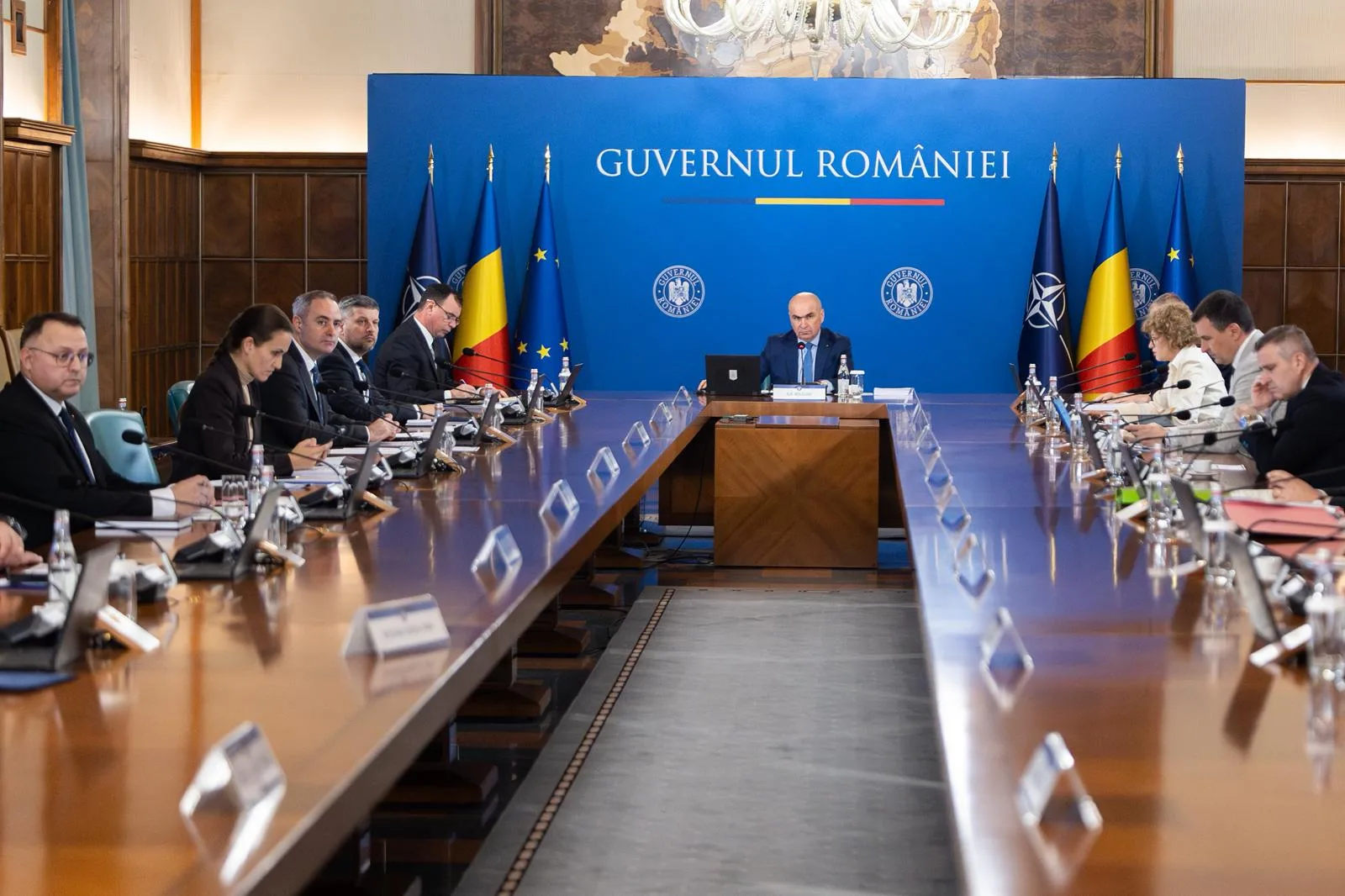 protectie salariala extinsa pentru 5 000 de angajati despre cine este vorba