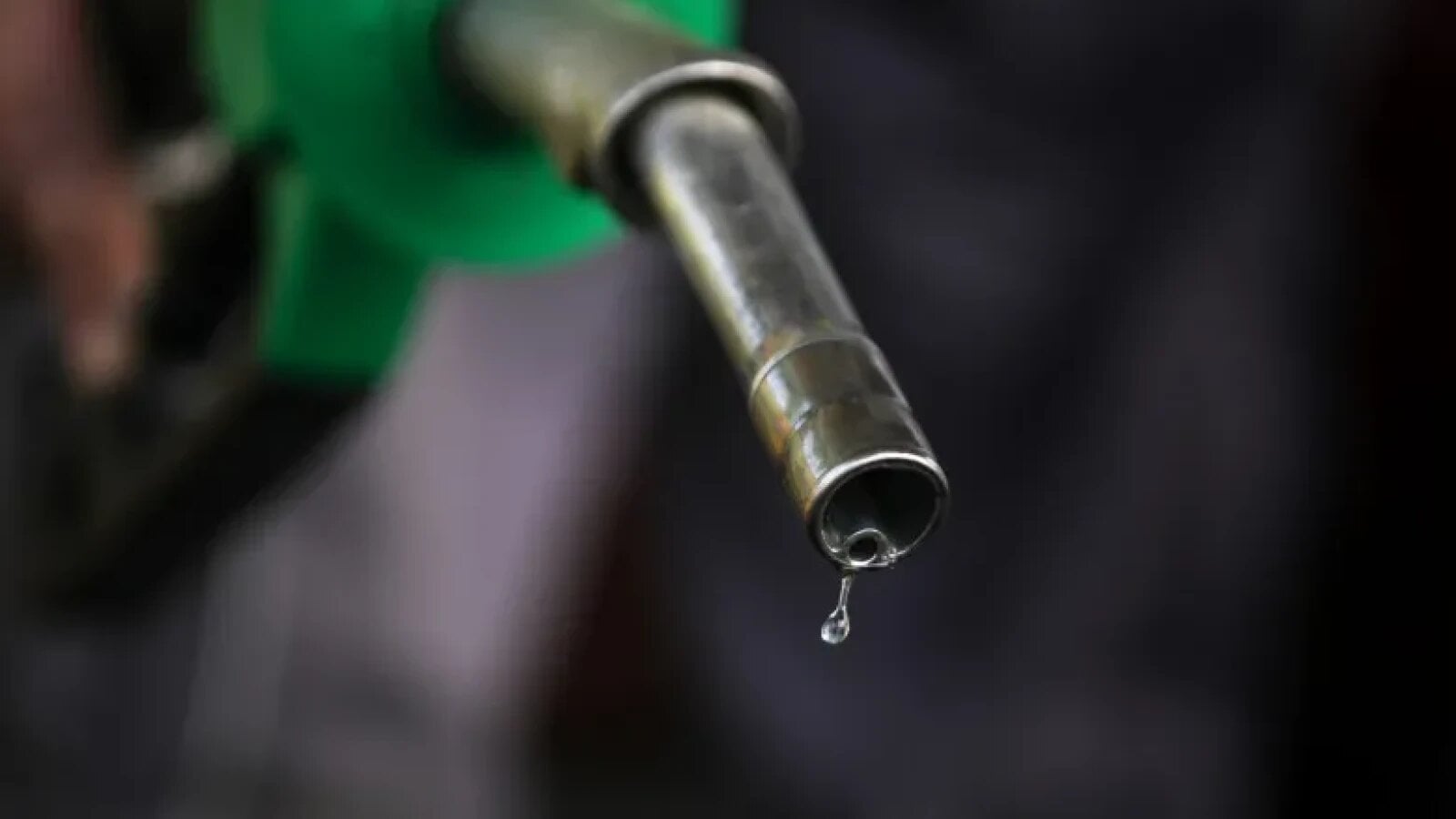 romania conduce topul ue al scumpirilor la carburanti preturile au sarit cu 24 intr un an