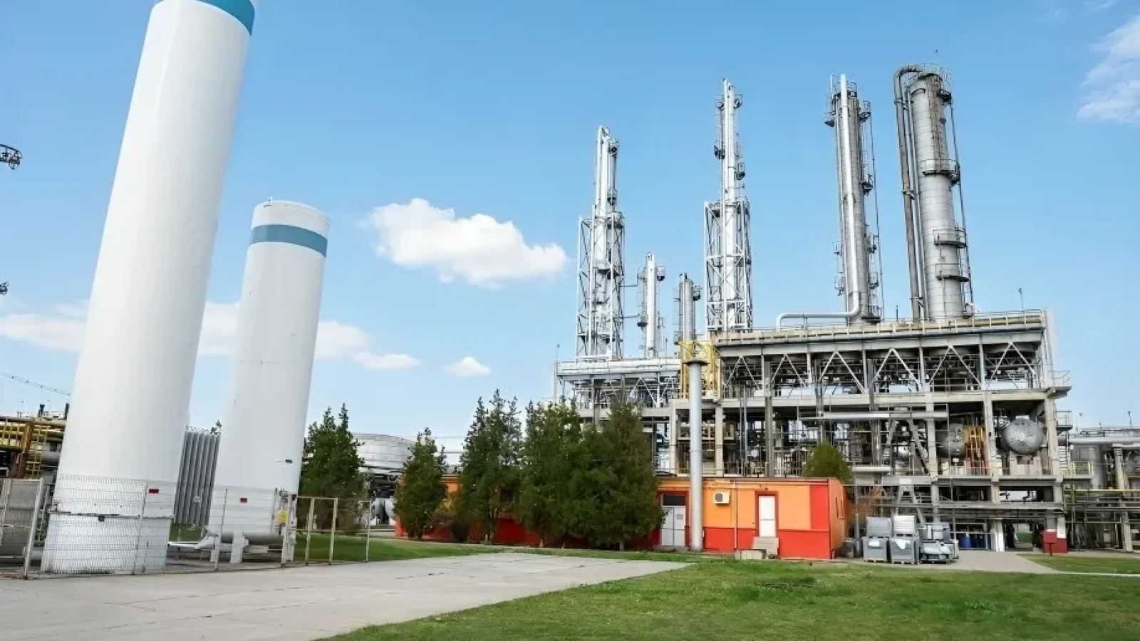 rompetrol investeste 27 milioane lei intr un parc fotovoltaic de 4 8 mw la rafinaria vega ploiesti