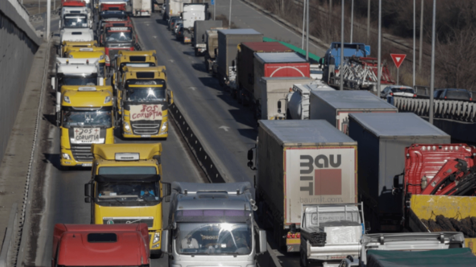 scaderea accizei la carburanti nu ajunge la pompe transportatorii cer parlamentului un control real al adaosului comercial