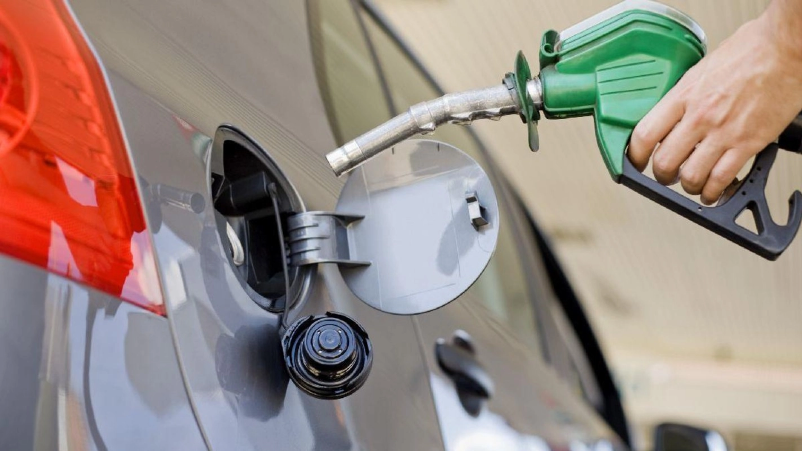 serbia reduce accizele la carburanti cu 40 pentru a tempera cresterea preturilor