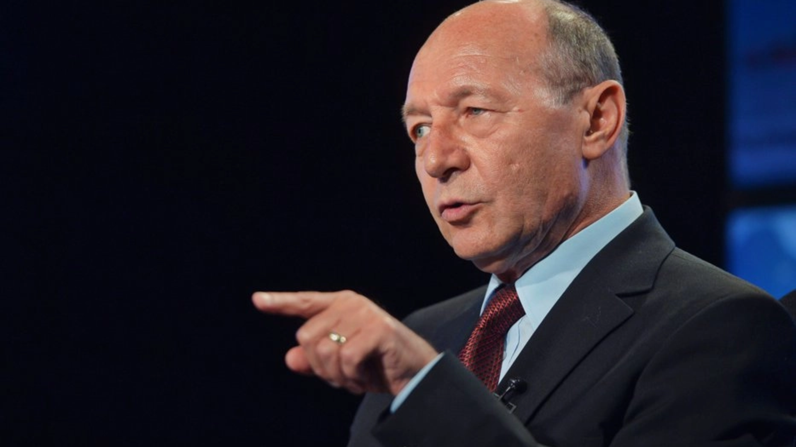 traian basescu avertizeaza rationalizarea carburantilor singura cale de evitare a crizei
